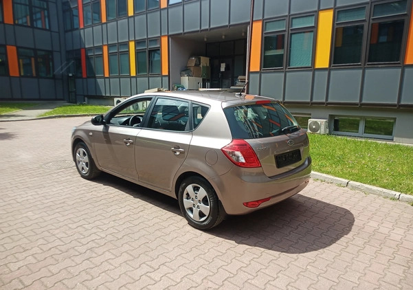 Kia Ceed cena 24900 przebieg: 175800, rok produkcji 2012 z Kraków małe 154